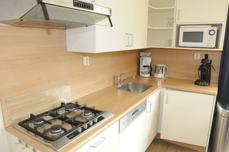 Moderne Kueche im Ferienhaus Typ 1, De Dennen, Texel, Watteninseln.