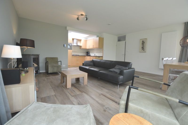 Open kitchen and living room of Tempelierweg 16 - the Brunaire in De Dennen, Texel, cozy and spacious.