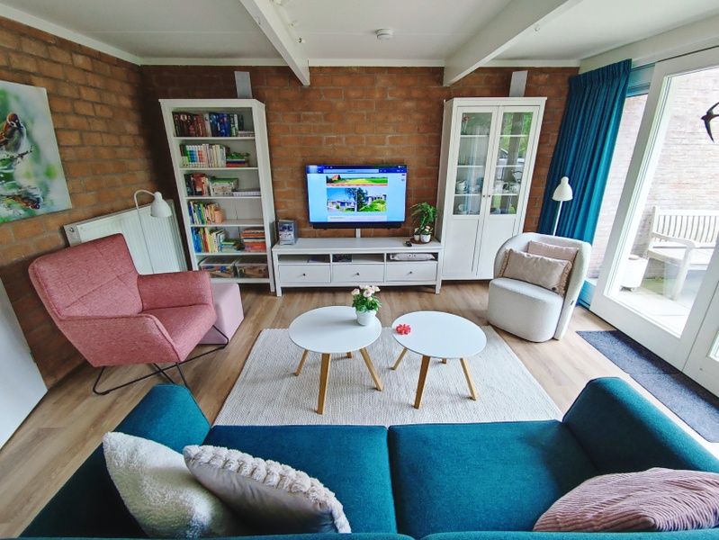 Stilvolles, modern eingerichtetes Wohnzimmer im Bungalow Verste Coogh 62, De Dennen, Texel.
