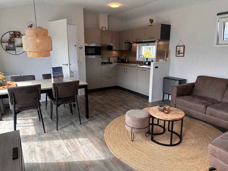 Stylish open kitchen in Chalet Wulk, Vakantiepark de Bremakker, Texel, ideal for cooking in De Dennen.