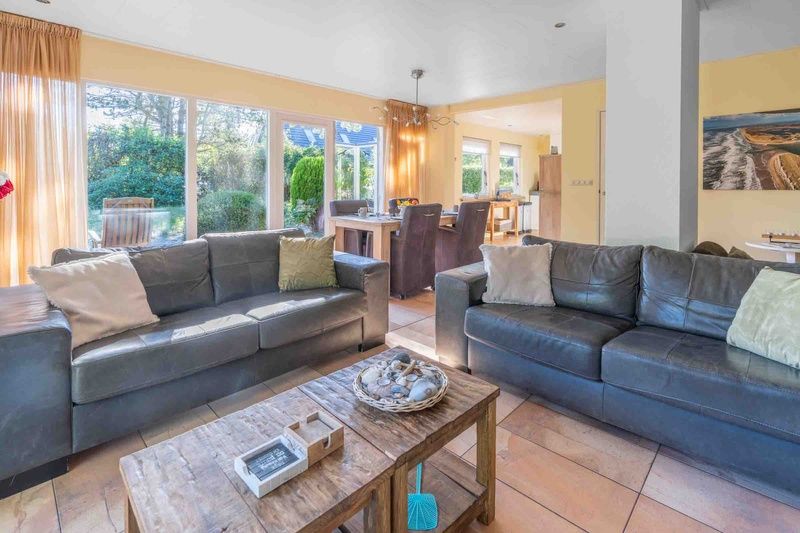 Spacious living room of Landhuis Tempelierweg 22 in Texel overlooking the garden.