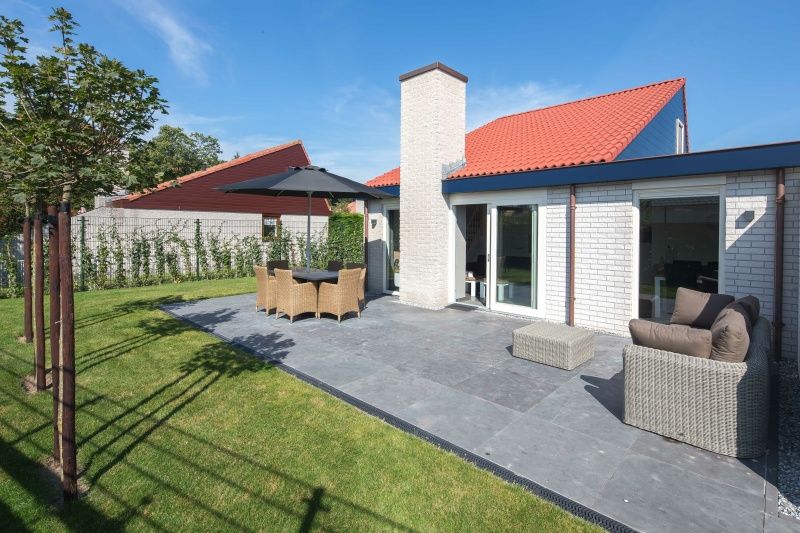 Sonnige Terrasse im Ferienhaus Gortersmient 206 im Bungalowpark Gortersmient, De Dennen, Texel.