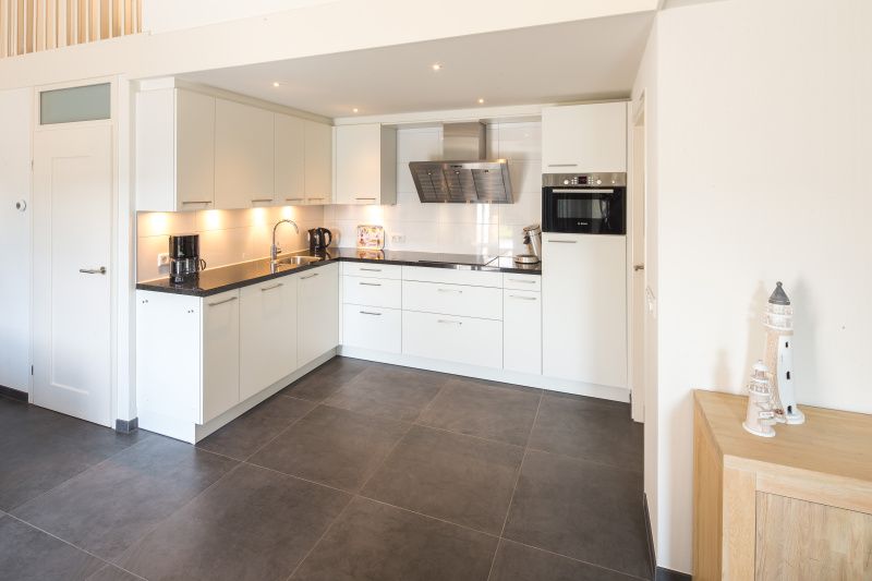 Vollstaendig ausgestattete Kueche im Ferienhaus Gortersmient 206, Bungalowpark Gortersmient, Texel.