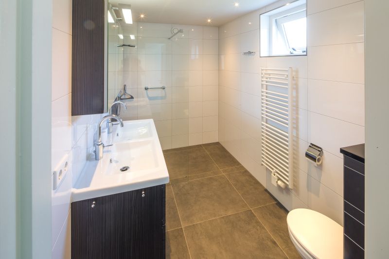 Stilvolles Badezimmer im Ferienhaus Gortersmient 206, Bungalowpark Gortersmient, De Dennen, Texel.