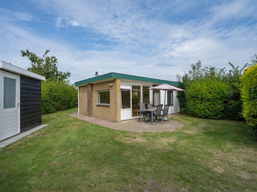 Bungalow Uterste Coogh 98 in De Dennen, Texel with spacious garden and terrace for relaxing stay.