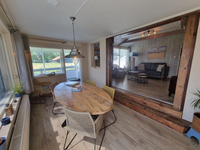 Sunny dining room of Weidezicht in De Dennen, Texel overlooking the garden.