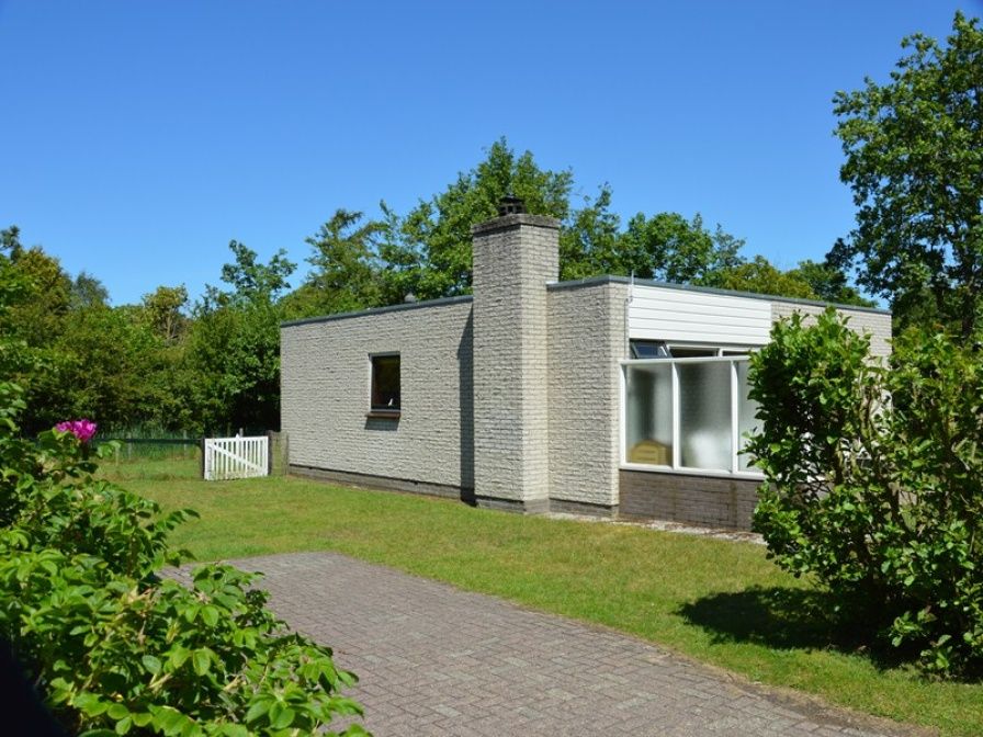 Vacation home the Pearl 196 in De Dennen, Texel with spacious garden and sunny surroundings.