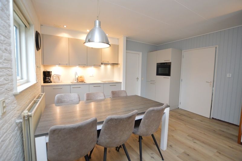 Dining room and kitchen in Holiday home the Pearl 196, De Dennen, Texel for a comfortable meal.