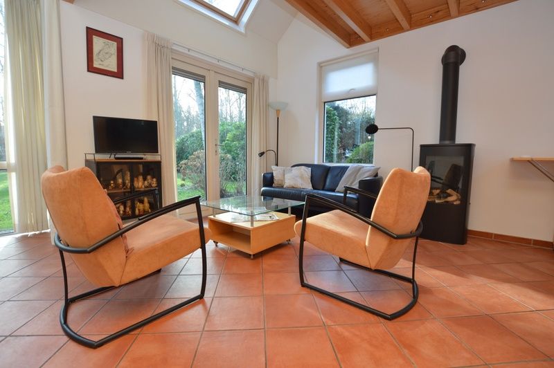 Lichte zithoek in Monnikenweg 11 vakantiehuis, De Dennen, Texel.