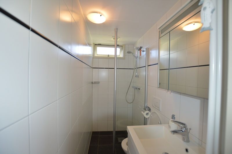 Schoenes Schlafzimmer im Bungalow Verste Coogh 64, De Dennen, Texel mit bequemem Bett.