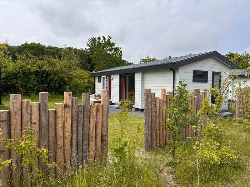 Vakantiepark de Bremakker - Bosveld 141, vacation home in De Dennen, Texel surrounded by nature and tranquility.