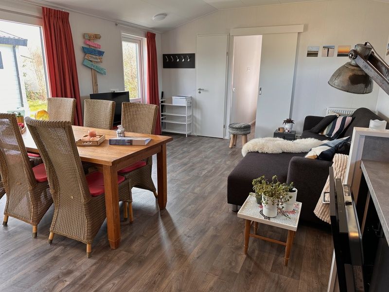Vakantiepark de Bremakker - Bosveld 141, Texel, cozy living room with dining area and lots of natural light.