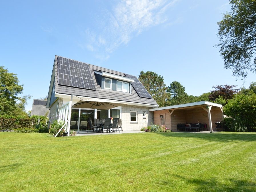 Tempelierweg - Kogermient 18, vakantiehuis in De Dennen Texel met ruime groene tuin en overdekt terras.