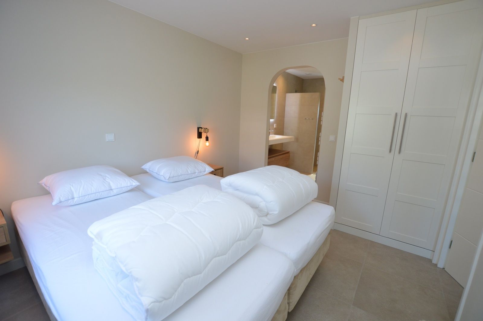 Comfortabele slaapkamer met ensuite badkamer in Tempelierweg - Kogermient 18, De Dennen Texel.