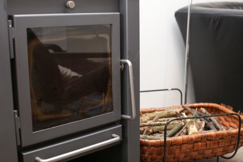 Houtkachel in Bungalowpark Gortersmient - Blommenzee, De Dennen, Texel voor gezellige avonden.