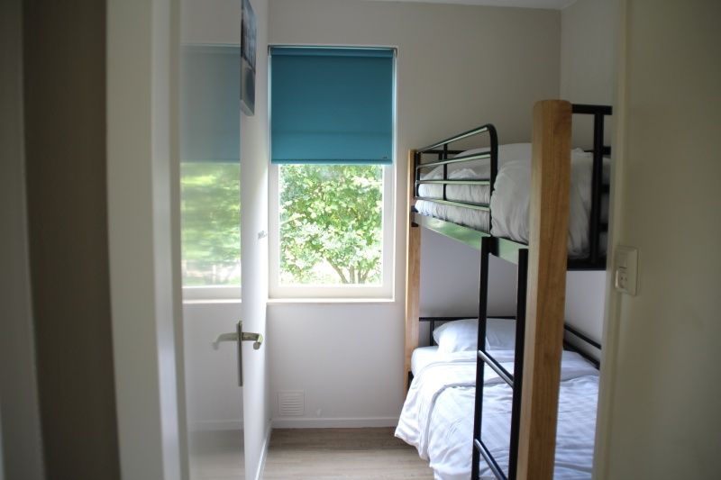 Knusse slaapkamer met stapelbed in Type 2 - 6 persoons vakantiehuis, De Dennen, Texel.