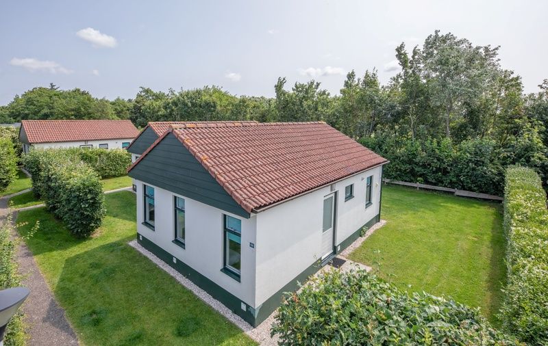 Buitenkant van Type 2 - 6 persoons vakantiehuis in De Dennen, Texel met omringende natuur.