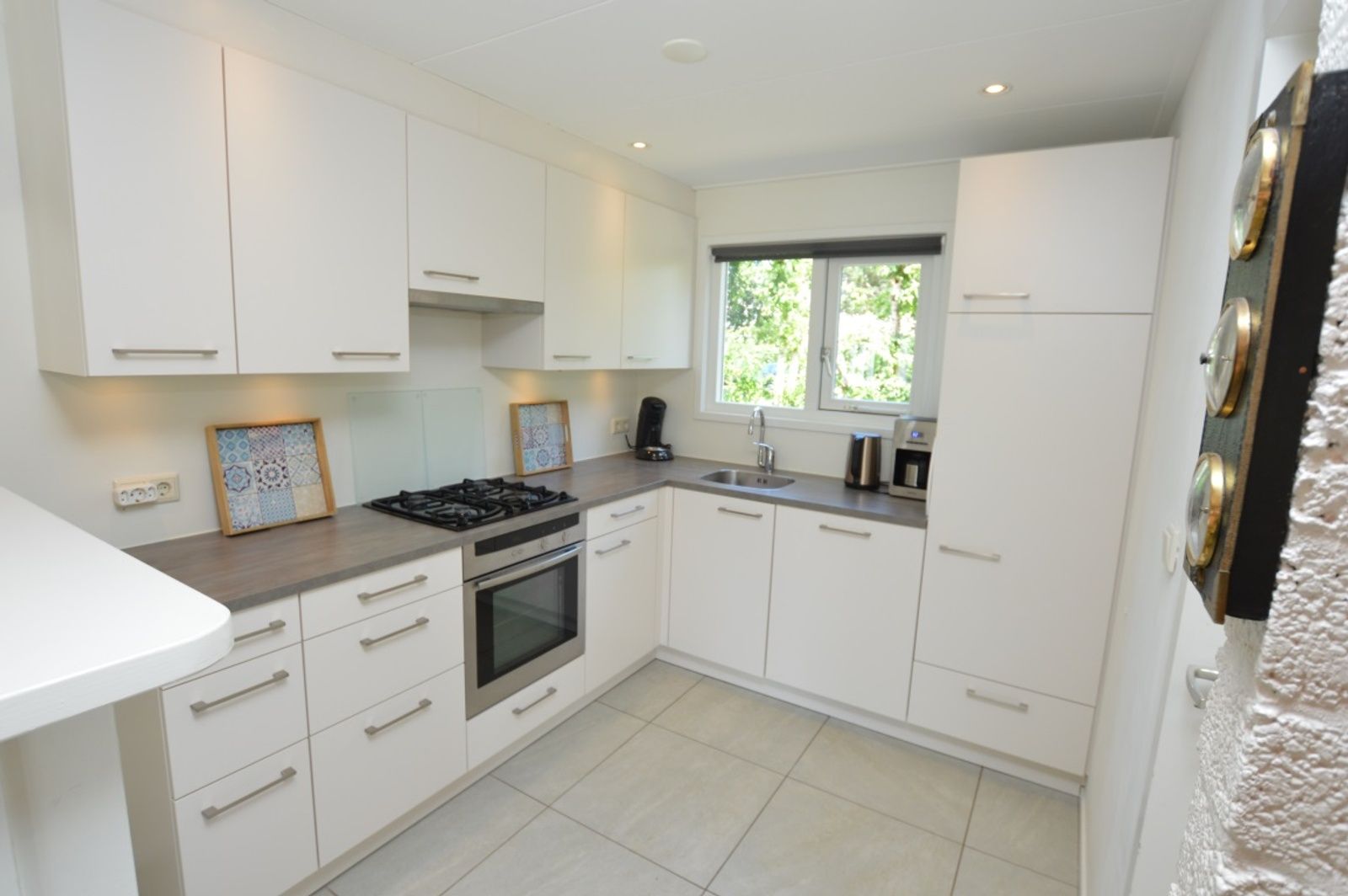 Moderne keuken in vakantiehuis Tempelierweg 10, De Dennen, Texel.