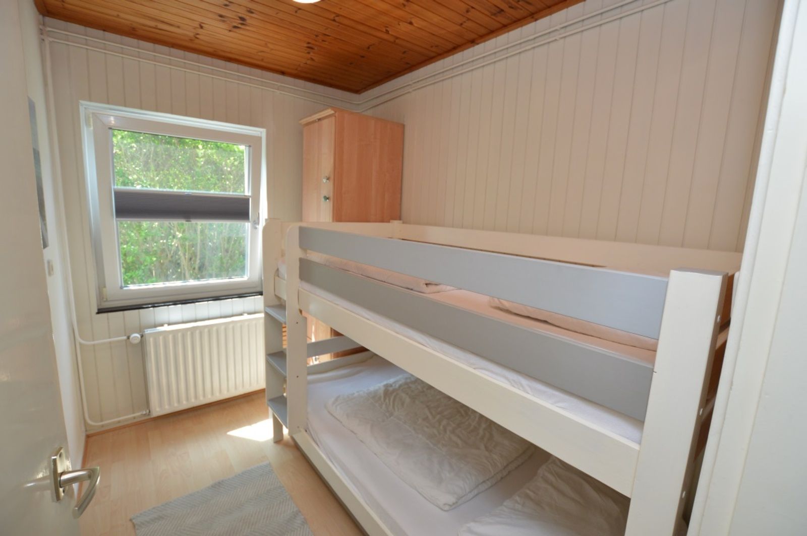 Stapelbed in kindvriendelijke kamer van Tempelierweg 10, Texel.