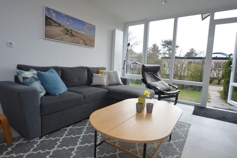 Tempelierweg 38, vacation home in De Dennen, Texel overlooking the garden from the living room.