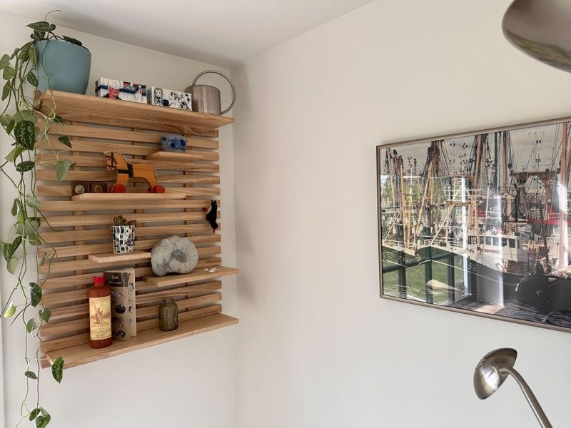 Eingang zu 't Seumerhuussie, Ferienhaus De Dennen Texel, mit Blick auf den Speisesaal und die gemuetliche Atmosphaere.