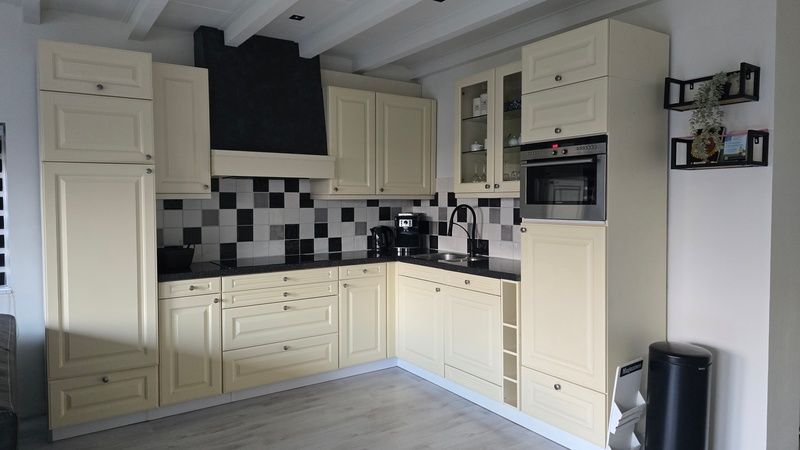 Modern kitchen in Helianthus vacation home, De Dennen, Texel with luxury appliances.