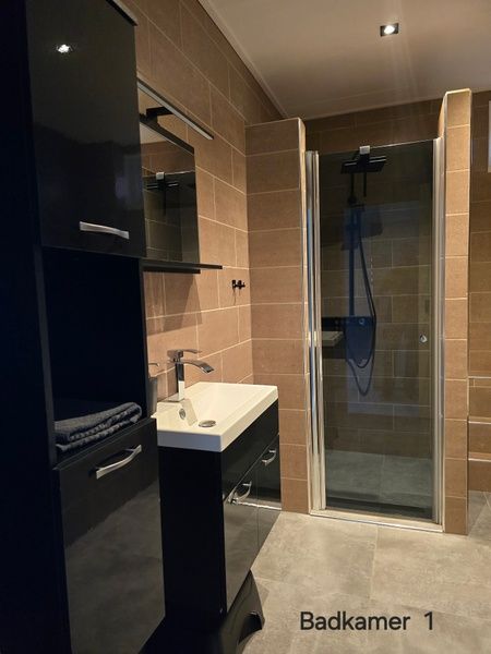 Elegant bathroom in Helianthus vacation home, De Dennen, Texel with spacious shower.