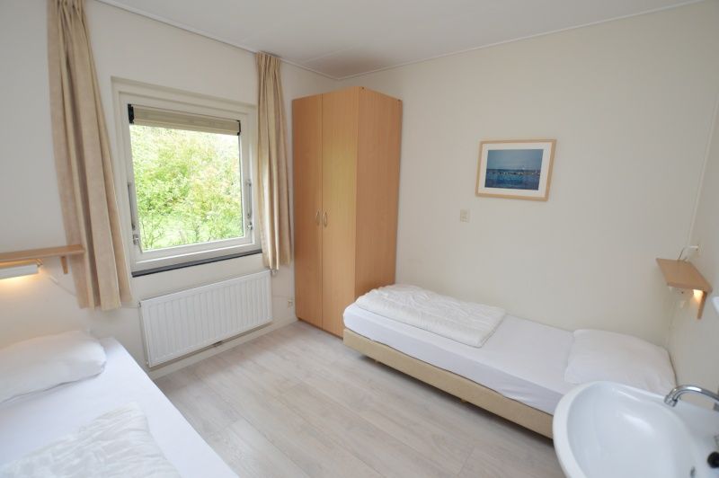 Modernes Badezimmer im Ferienhaus Tempelierweg - Kogermient 11, De Dennen, Texel.