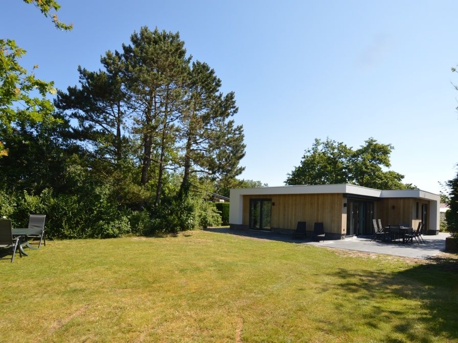 Bungalow 't Hoogelandt 58 in De Dennen Texel mit grossem Garten und modernem Aussehen.