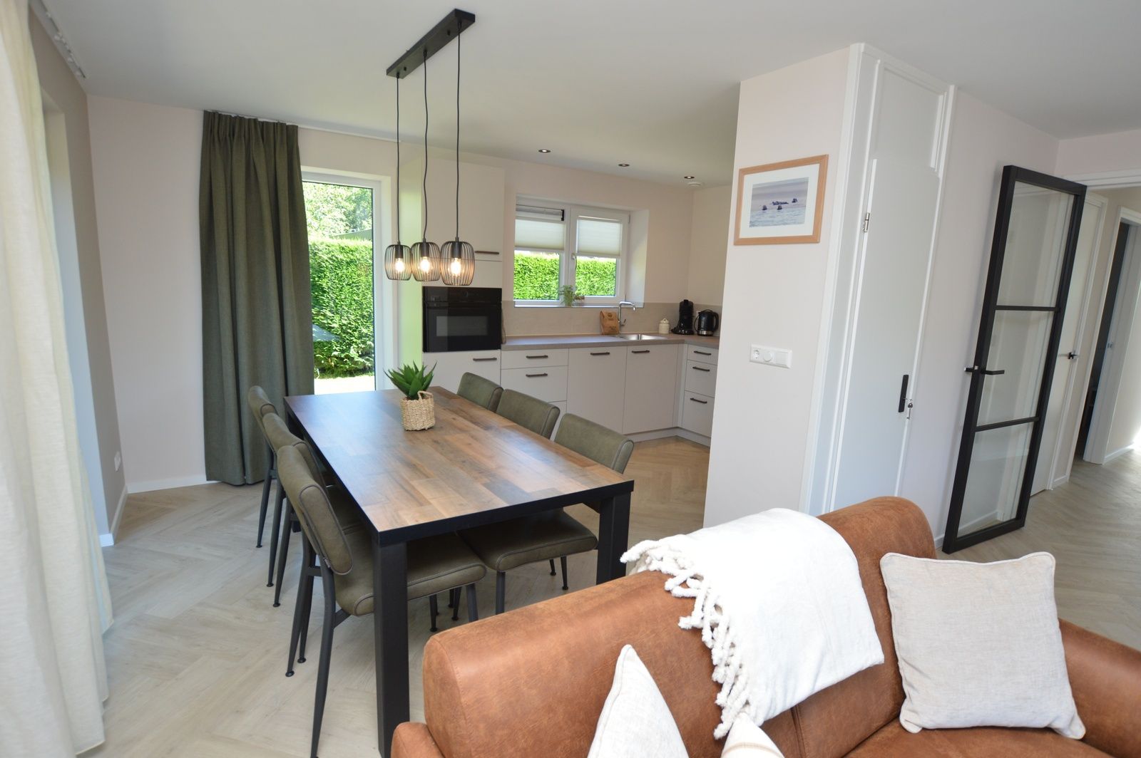 Esszimmer und Kueche im Bungalow 't Hoogelandt 58, Ferienhaus in De Dennen Texel.