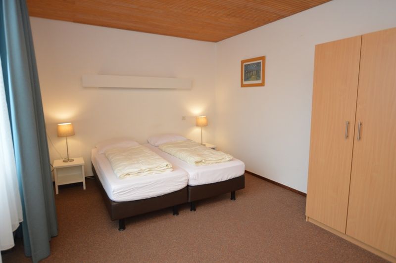 Ruhiges Schlafzimmer des Ferienhauses Iris in De Dennen, Texel mit gemuetlicher Einrichtung.