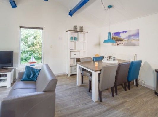 Gemuetliche Essecke in BORNRIF COTTAGE 4, modern eingerichtetes Ferienhaus in Hollum, Ameland.