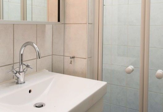 Modern bathroom of BORNRIF COTTAGE 6 in Hollum, Ameland, with stylish sink and shower on the Wadden Islands.