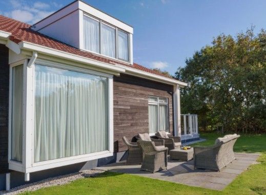 Buitenzitje bij DUINBUNGALOW 10, vakantiehuis in Hollum, Ameland, voor genieten van de natuur.