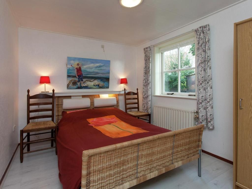 Guest house 040409 - Holiday property Ameland - Fairytale Cottage in Nes Friesland with garden and terrace