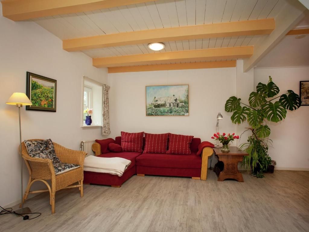 Guest house 040409 - Holiday property Ameland - Fairytale Cottage in Nes Friesland with garden and terrace