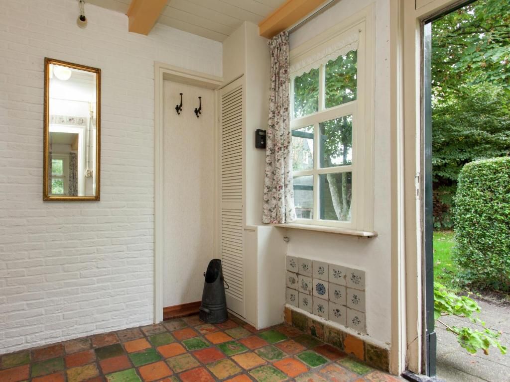 Guest house 040409 - Holiday property Ameland - Fairytale Cottage in Nes Friesland with garden and terrace