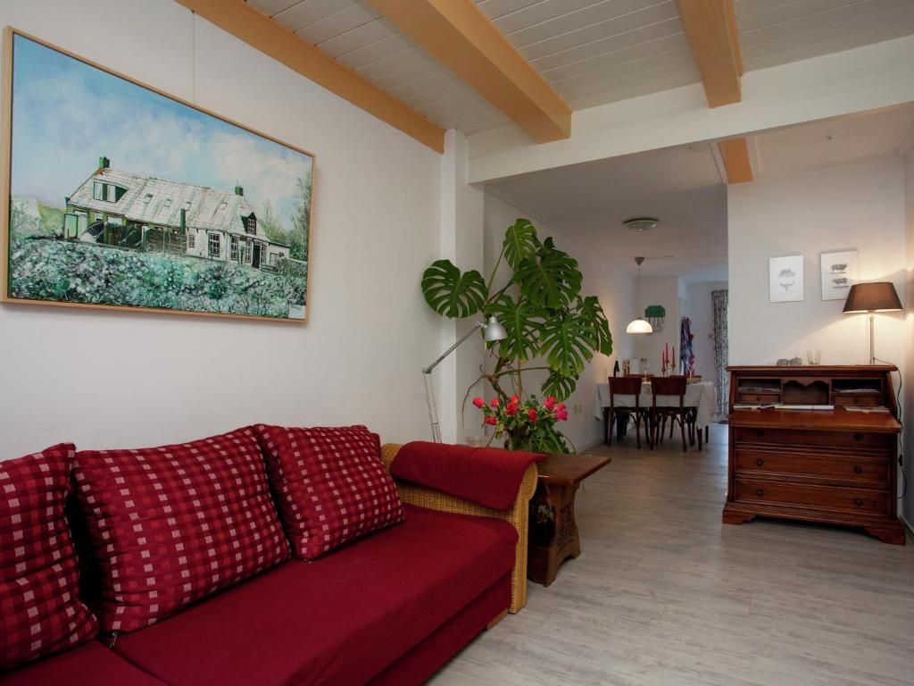 Guest house 040409 - Holiday property Ameland - Fairytale Cottage in Nes Friesland with garden and terrace