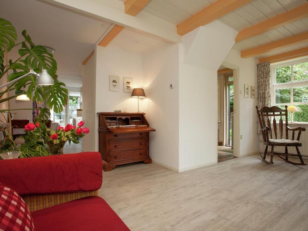 Guest house 040409 - Holiday property Ameland - Fairytale Cottage in Nes Friesland with garden and terrace