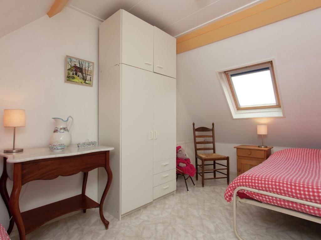Guest house 040409 - Holiday property Ameland - Fairytale Cottage in Nes Friesland with garden and terrace