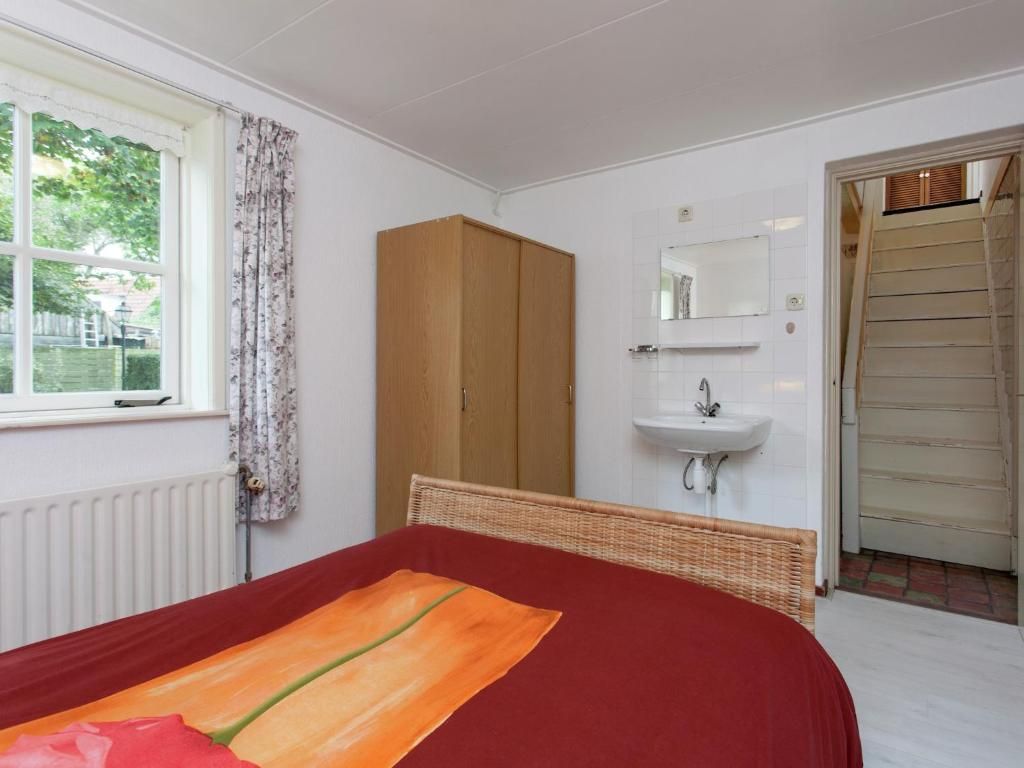 Guest house 040409 - Holiday property Ameland - Fairytale Cottage in Nes Friesland with garden and terrace