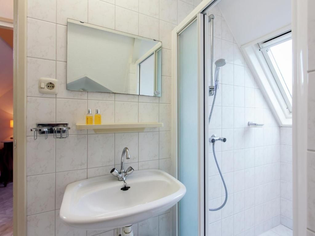 Guest house 040409 - Holiday property Ameland - Fairytale Cottage in Nes Friesland with garden and terrace