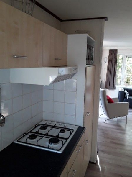 Moderne Kche im Ferienhaus Protter in Buren, Ameland, ideal fr Selbstversorger auf den Watteninseln.