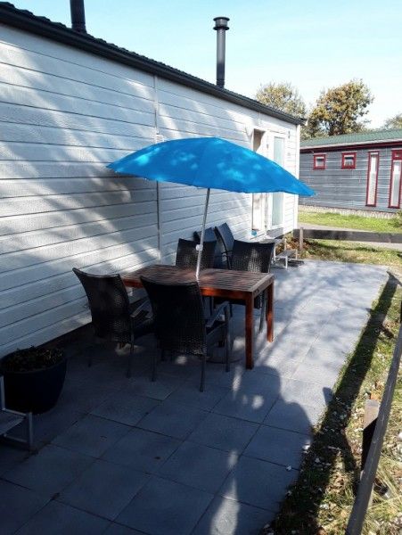 Kchenzeile im Ferienhaus Protter in Buren, Ameland, mit guter Ausstattung fr die Zubereitung von Mahlzeiten.