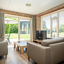 Blick aus dem Wohnzimmer von Bungalow De Witte Hoek 5 pers. 142 in De Cocksdorp, Texel.