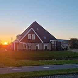 Ferienhaus De Slufter in De Cocksdorp Texel bei Sonnenuntergang, ein ruhiges Ferienhaus.