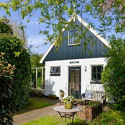 Charming vacation home Het Wulpenlied in De Cocksdorp, Texel with garden view.