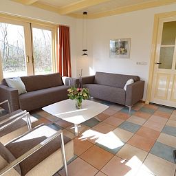 Gemuetliches Wohnzimmer des Ferienhauses De Velduil in De Cocksdorp Texel