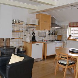 Cozy kitchen in Kikkertstraat 067, De Cocksdorp, Texel, complete with modern appliances.