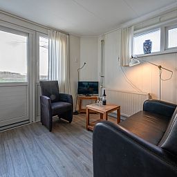 Stilvolle Sitzecke mit Aussicht im Ferienhaus Kikkertstraat 60, De Cocksdorp, Texel.